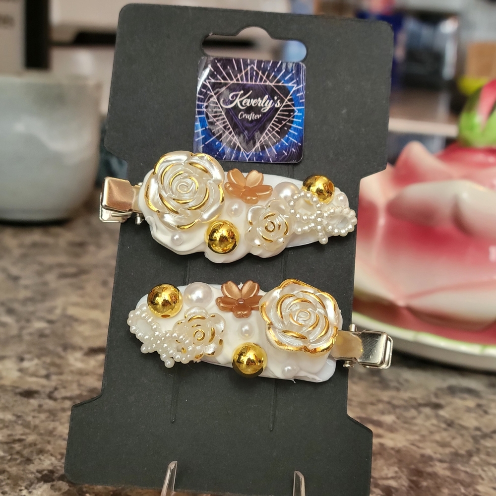 Handmade 🤍✨ White & Gold Floral Decoden Hair Clip Set ✨🤍 - Picture 3 of 3